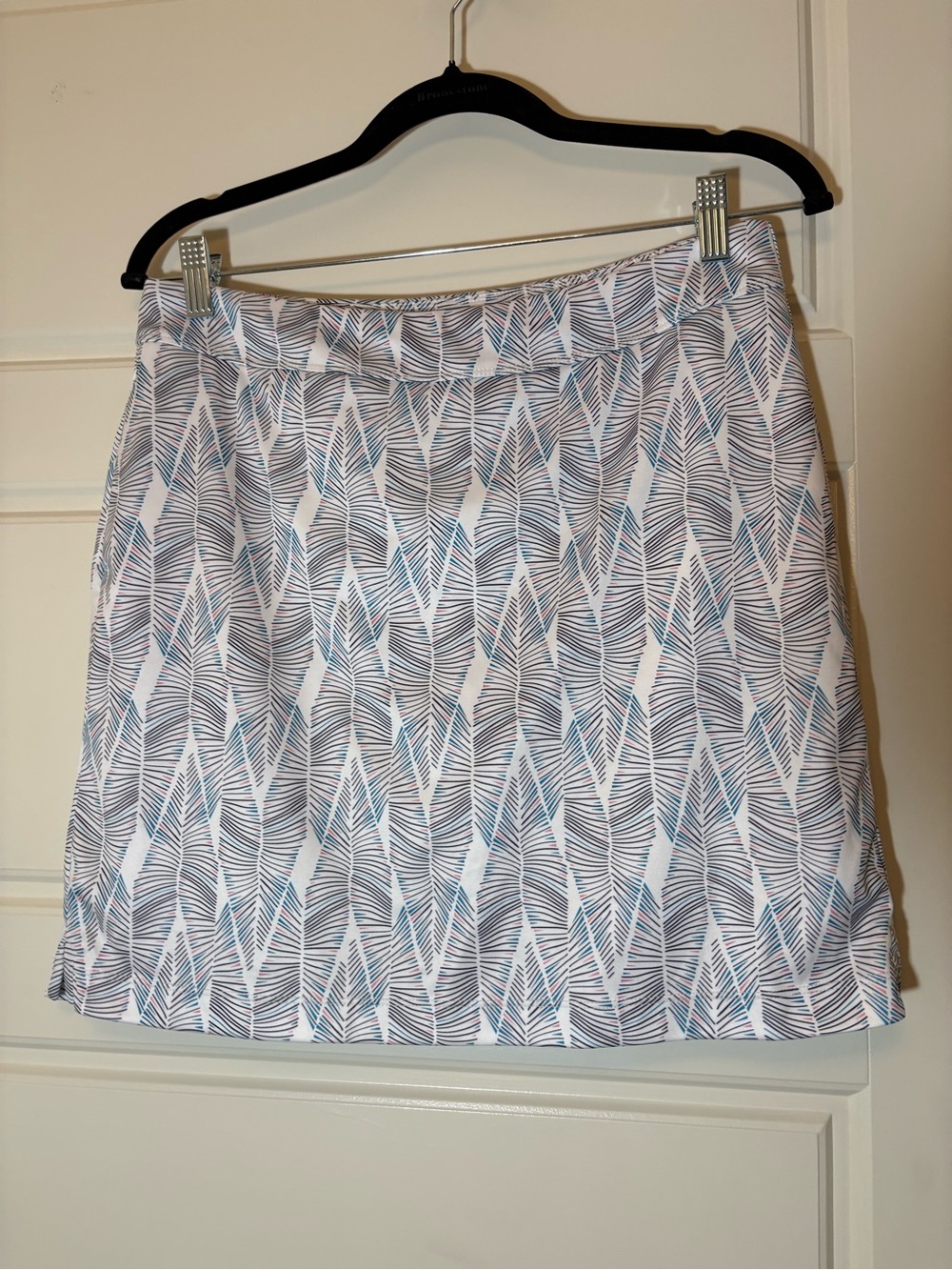 Greg Norman Collection White Skort with Blue & Gray Leaf Print